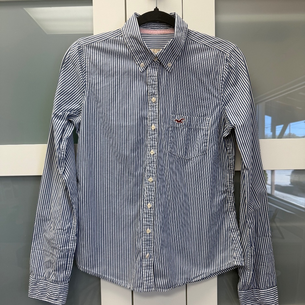 Women’s Navy and White striped Hollister shirt *size Medium